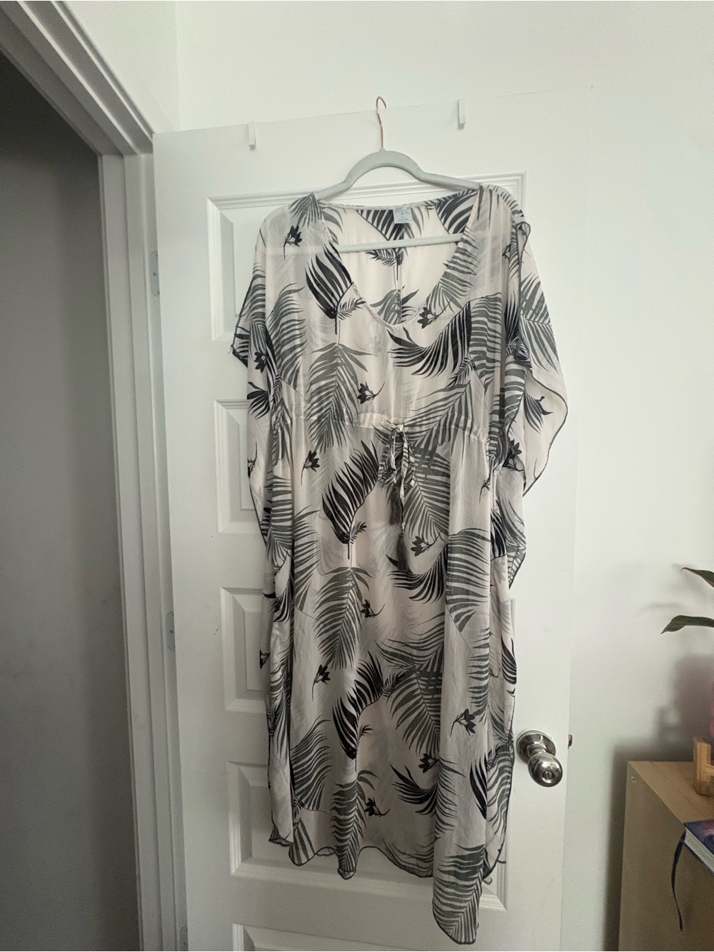 Kona Sol Black and Ivory Palm-Print Tunic